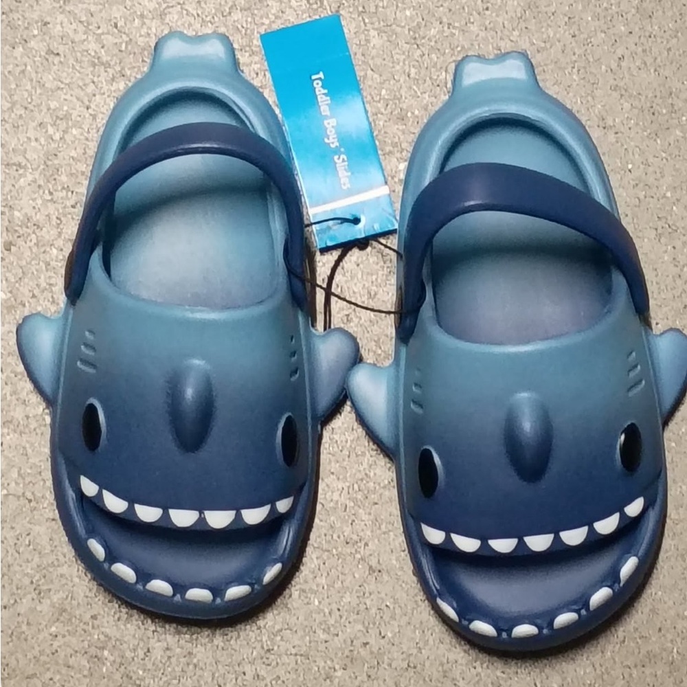 NWT Boys Sharks Xtra Cushion Clog Slides